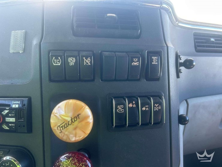 2020-peterbilt-579-image-42