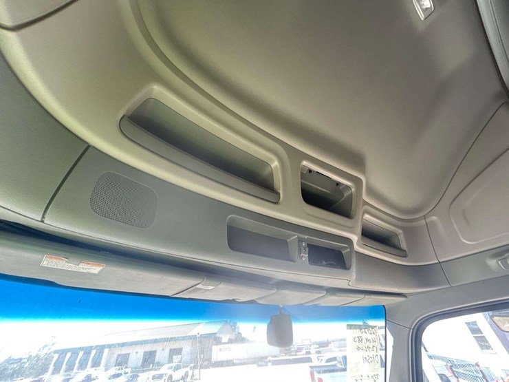 2020-peterbilt-579-image-36