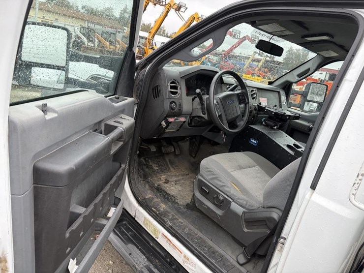 2011-ford-f550-image-10