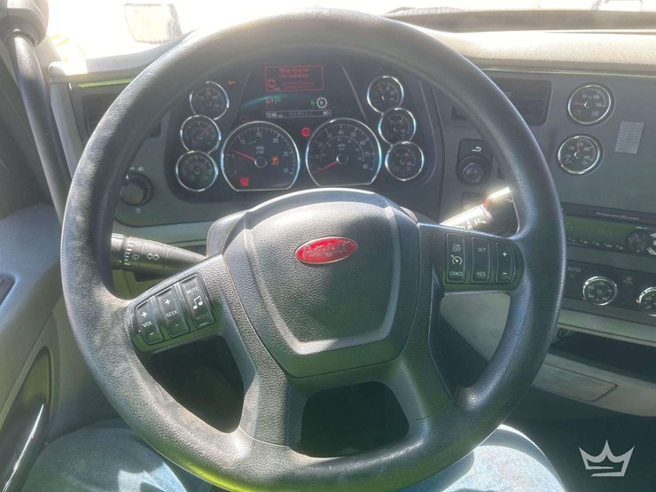 2020-peterbilt-579-image-30