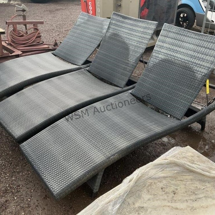 (3) IRONGATE OUTDOOR LAWN CHAIRS