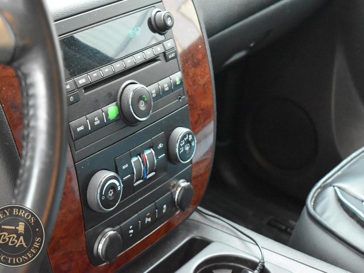 2013-chevrolet-tahoe-ls-image-25