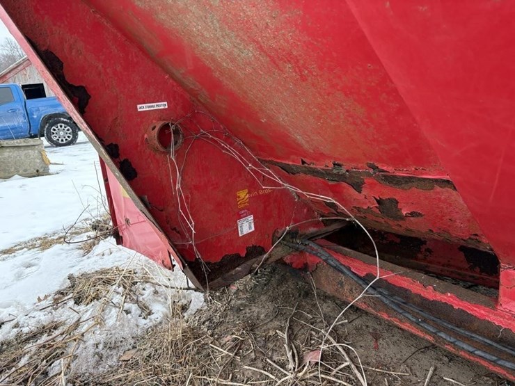 gehl-scavenger-slinger-spreader---off-site-image-7