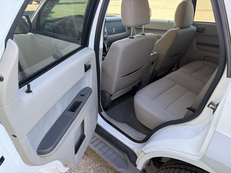 2012-ford-escape-image-12