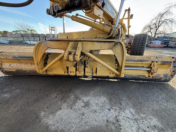 caterpillar-143h-image-20