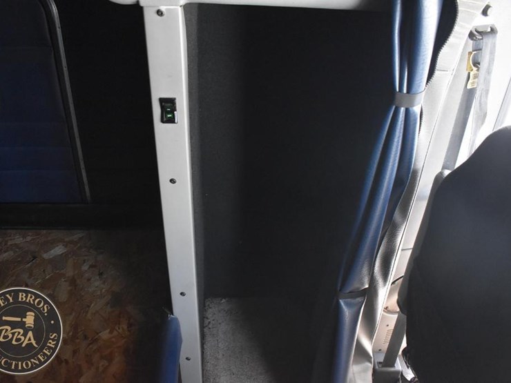 2007-peterbilt-379-image-42