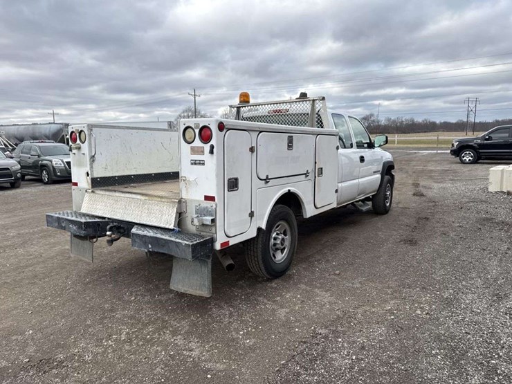2005-gmc-sierra-2500-image-5