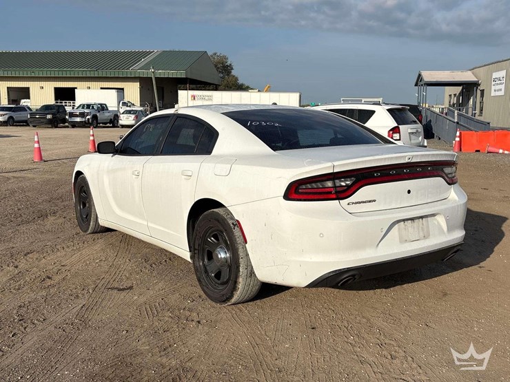 2017-dodge-charger-sedan-image-4