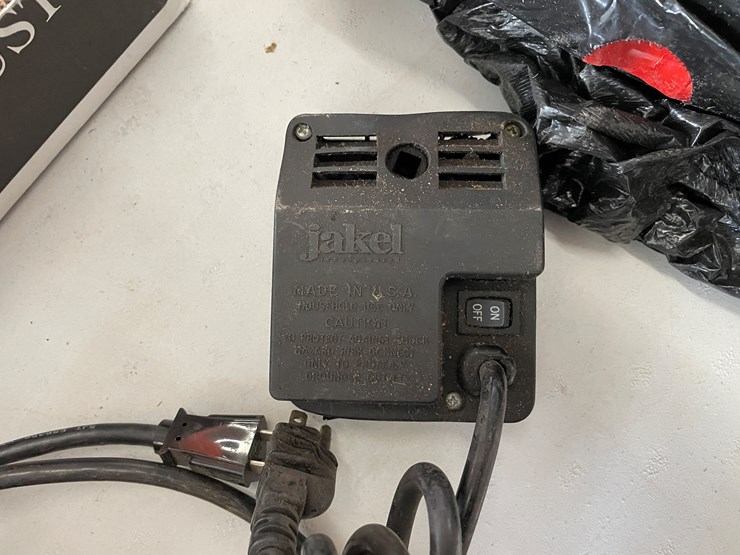 #7617-•-(2)-blue-fox-weighted-markers-image-7