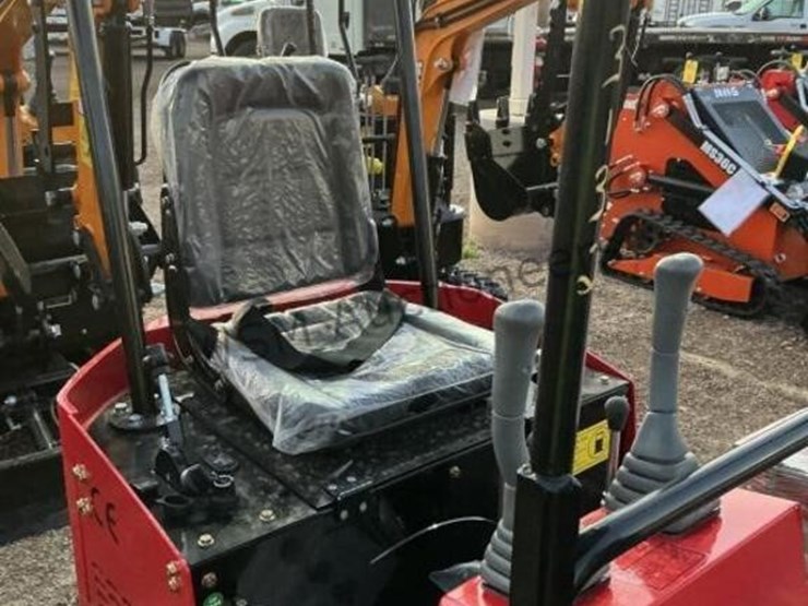 2025-miva-va13-mini-excavator-image-8