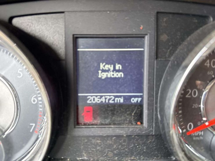 2012-chrysler-town-&-country-image-20