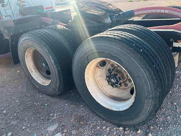 2014-freightliner-cascadia-image-4