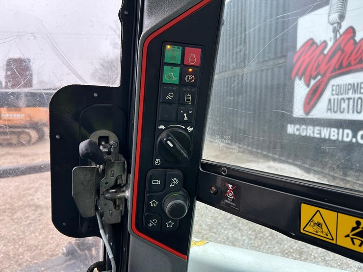 2022-bobcat-t76-image-22