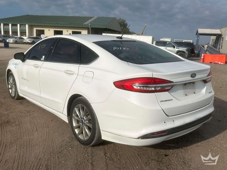 2017-ford-fusion-hybrid-sedan-image-4