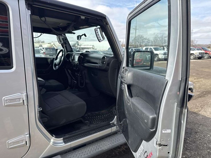 2011-jeep-wrangler-image-18