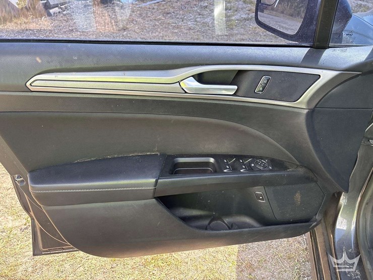 2017-ford-fusion-se-hybrid-sedan-image-10