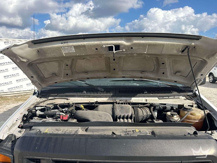 2011-ford-e350-image-7