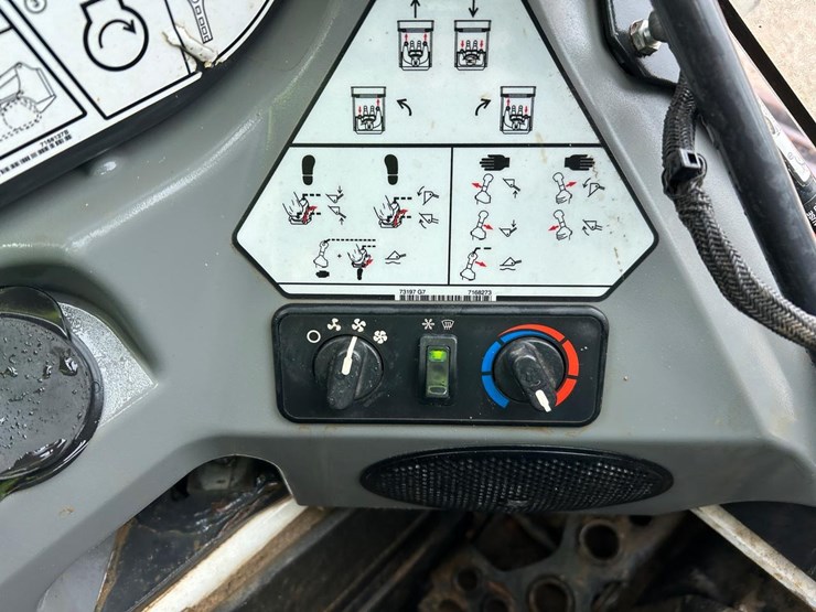 2023-bobcat-t450-image-24