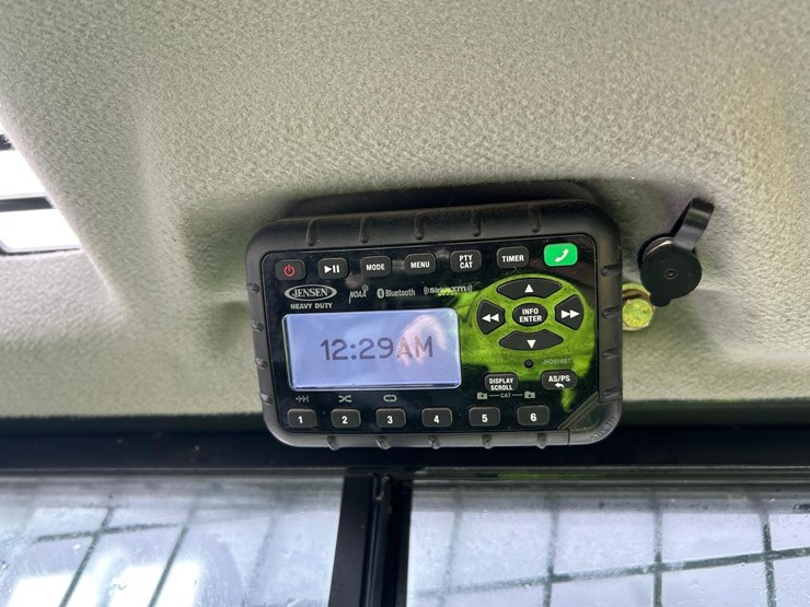 2021-new-holland-c345-image-26