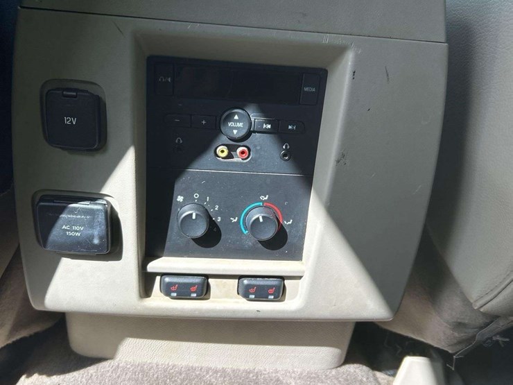 2011-ford-expedition-image-24