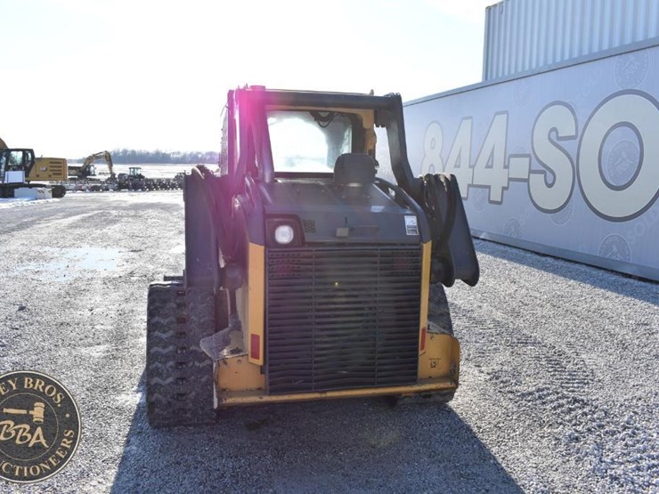 2015-deere-323e-image-11