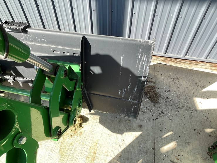 2015-john-deere-5075e-image-34