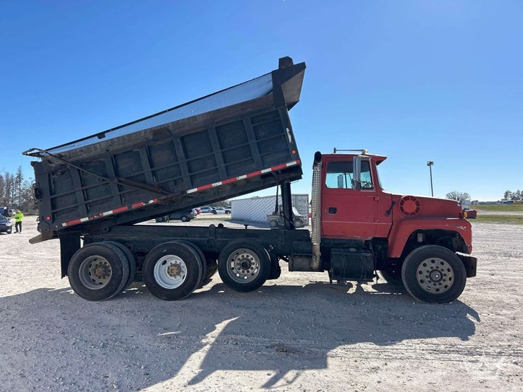 1995-ford-lt9000-image-48