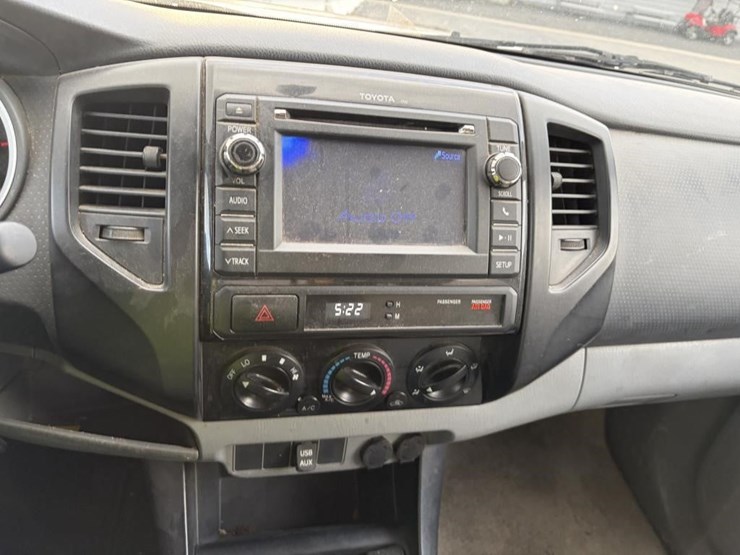 2013-toyota-tacoma-image-16