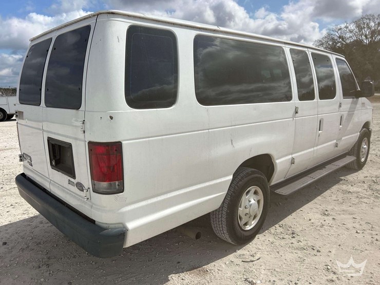 2011-ford-e350-image-3