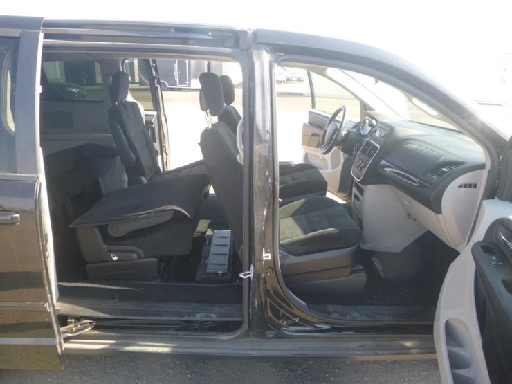 2016-dodge-grand-caravan-image-9