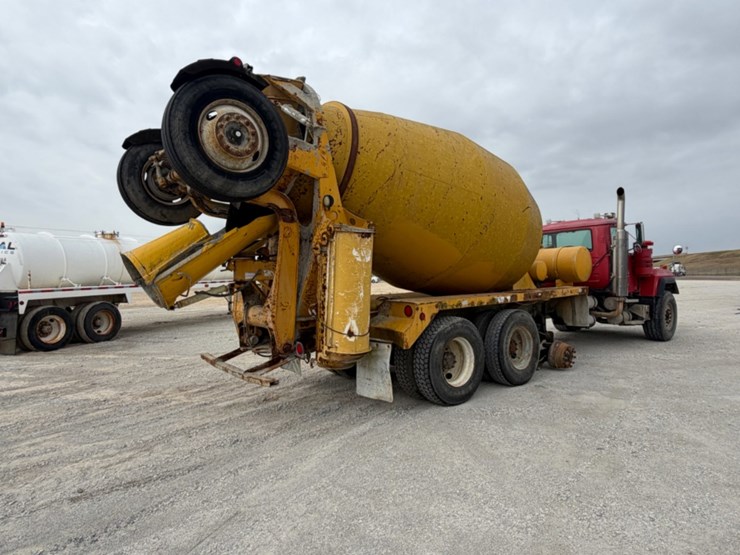 1999-mack-mixer-image-3