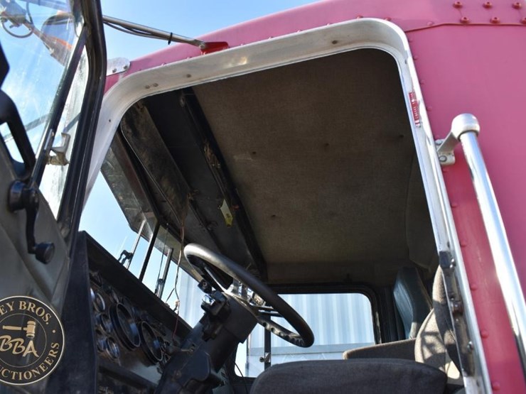 1995-kenworth-t800-image-27