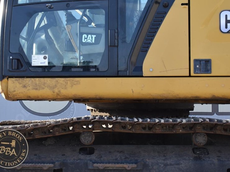 2020-caterpillar-320-image-23