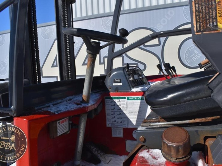 2015-moffett-m50-image-17