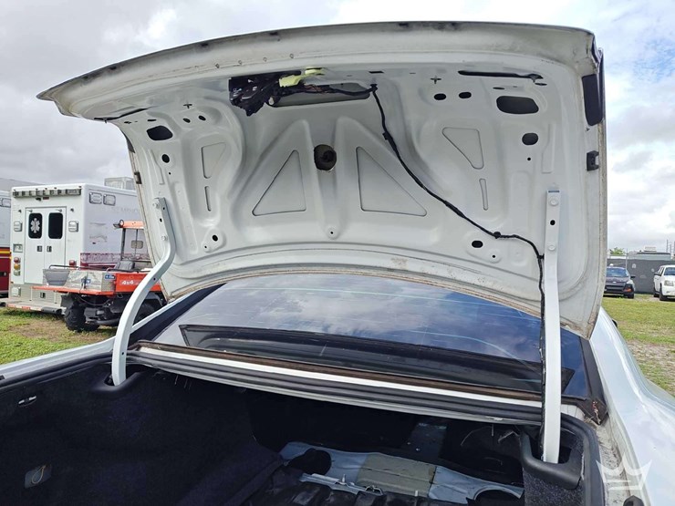 2017-dodge-charger-sedan-image-24