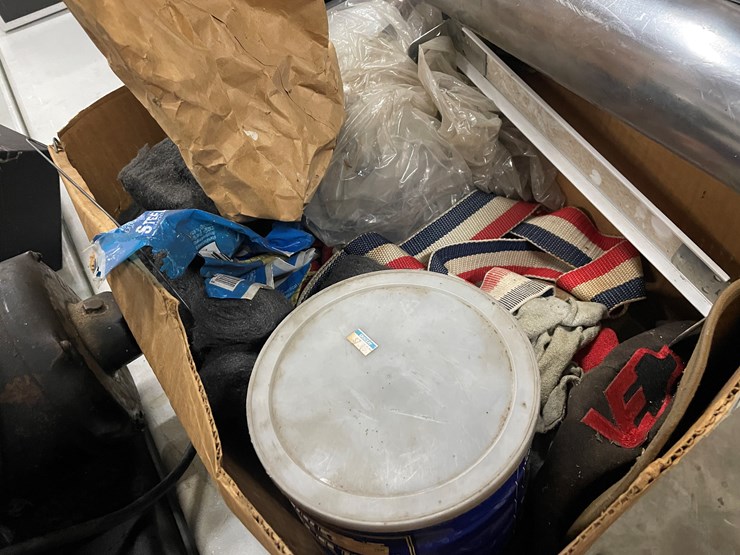 #7613-•-box-of-miscellaneous-image-5