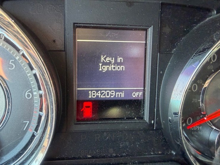 2014-chrysler-town-&-country-image-52