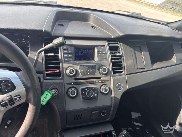 2013-ford-taurus-sedan-image-13