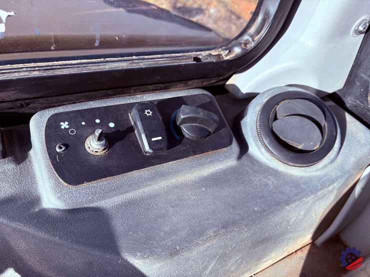 2016-cat-305e2-mini-excavator-image-83