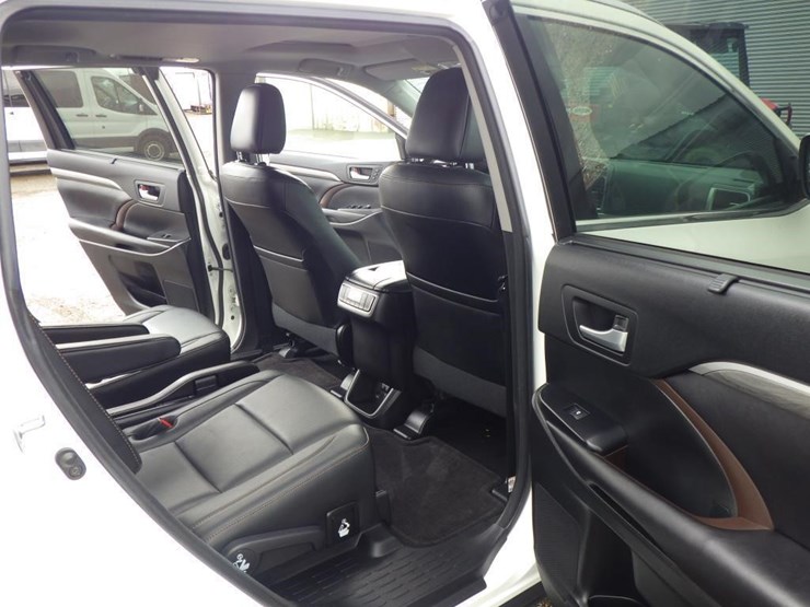 2017-toyota-highlander-image-8