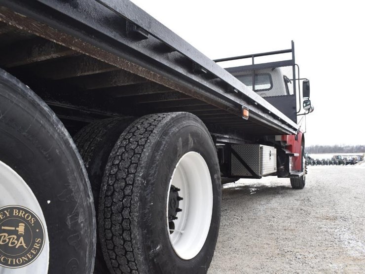 2015-freightliner-business-class-m2-106-image-15