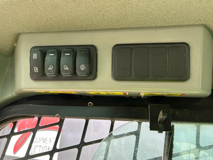 2020-caterpillar-279d3-image-23