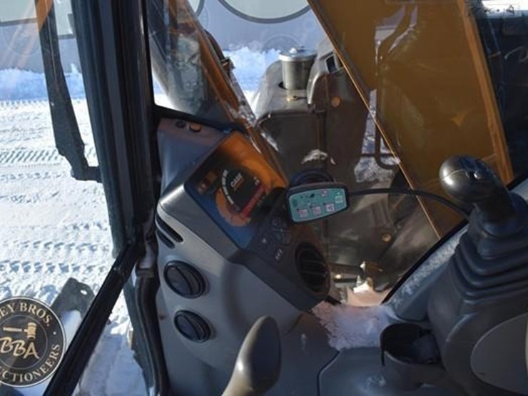 2022-case-cx75csr-image-46