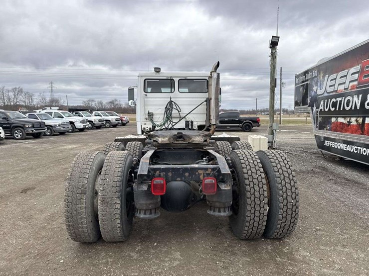 2000-freightliner-fld112-image-4