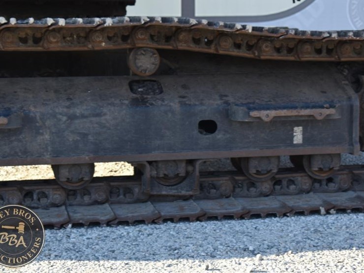 2020-caterpillar-320-image-26