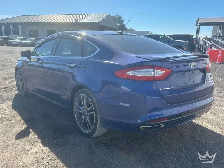 2016-ford-fusion-titanium-sedan-image-4