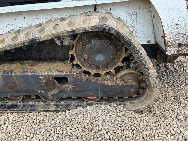 2023-bobcat-t450-image-18