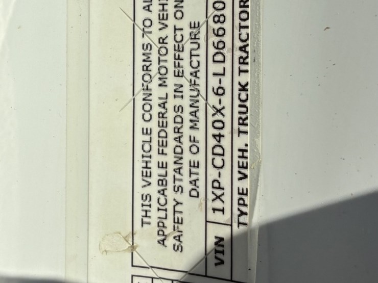 2020-peterbilt-567-image-17