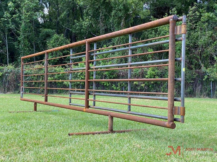 (1)-24'-free-standing-8-bar-panel-w/-12'-swing-gate-image-1