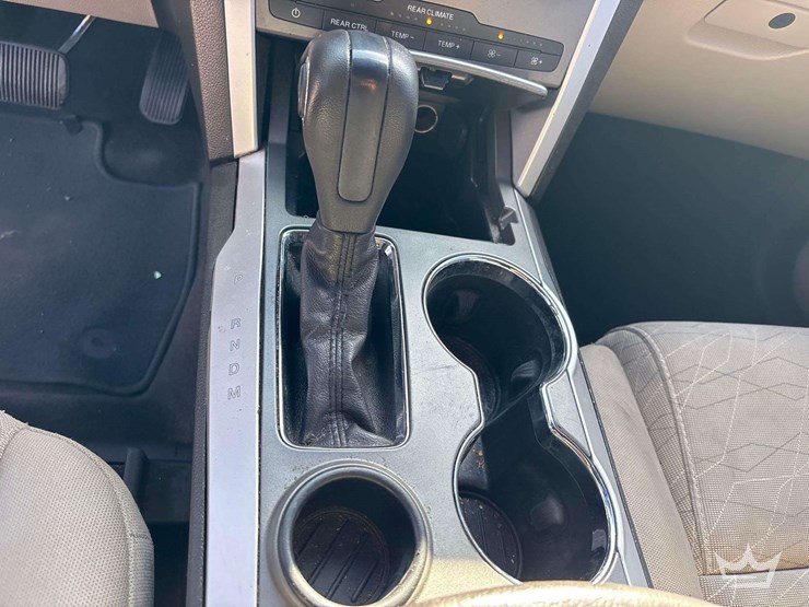 2015-ford-explorer-image-16